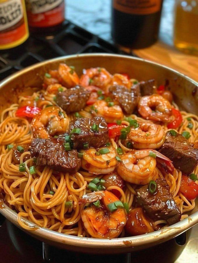 Macarrão Frito Especial GG (5-6 Pessoas)